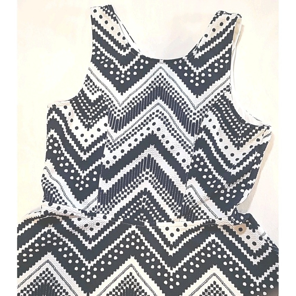 Maurices Sun Dress Size Medium Black & White Sleeveless 1/4 Zipper Back Heavier - Picture 3 of 16